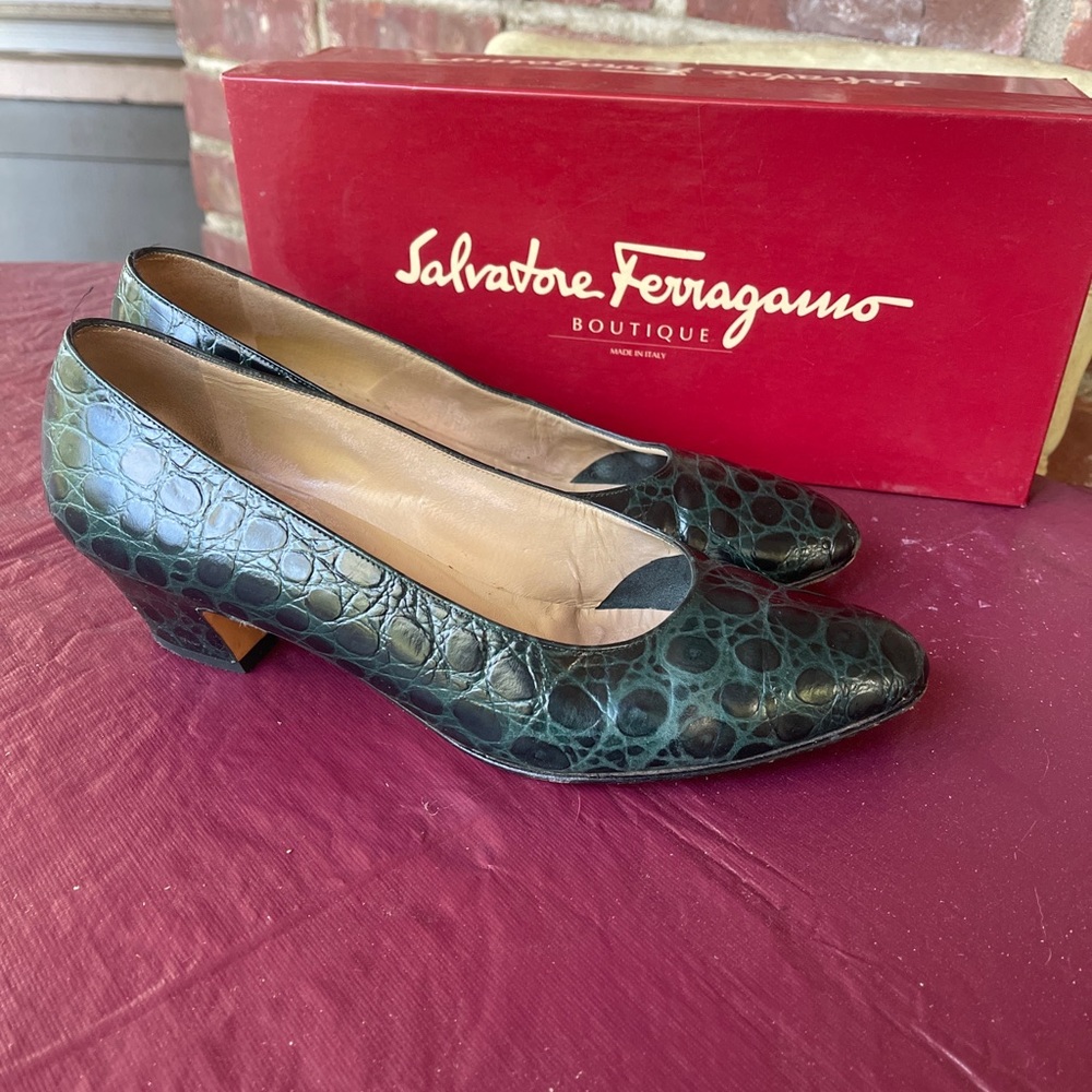 Salvatore Ferragamo green croc pre owned 9